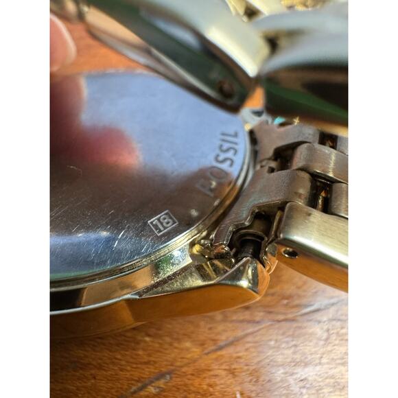 Fossil Woman's Gold-Tone BQ1757 Watch Mother of Pearl Dial Stainless Steel Roman - Picture 9 of 16